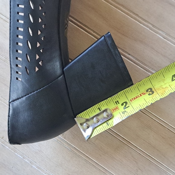 Unisa Unwoka Classy Women's Cutout Pointy Toe Block Heel Pumps Perforated - Picture 10 of 10